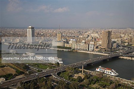 Schwimmenden Restaurants säumen den Nil von Gezeira Island in der Innenstadt von Kairo, Ägypten