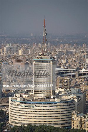 L'impressionnante hideux TV et Radio bâtiment au centre-ville du Caire, Egypte