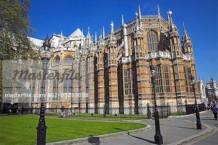 La chapelle Henri VII à l'extrémité est de l'abbaye de Westminster, Londres. La première abbaye a été construite ici par Edouard le confesseur en 1045. Le bâtiment actuel a été complété entre 1245 et 1517, mais a été ajouté au fil des ans. La chapelle Henri VII d'Angleterre a été ajoutée en 1503.