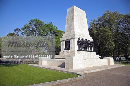 Denkmal der Wachen in Horseguards Parade. Es wurde 1926 errichtet und die fünf gewidmet Foot Guards Regimenter, die kämpfte im ersten Weltkrieg (WW1).