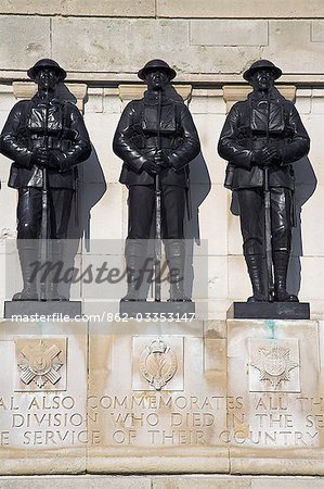 Denkmal der Wachen in Horseguards Parade. Es wurde 1926 errichtet und die fünf gewidmet Foot Guards Regimenter, kämpfte im ersten Weltkrieg (WW1).