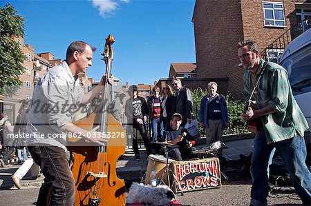 Street musicians entertain passersby at Portobello Market in Notting Hill,a popular place to visit for tourists and locals alike.