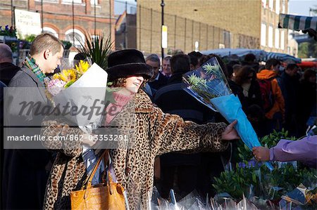 Chaque troupeau d'habitants dimanche au marché aux fleurs de Columbia Road à Hackney, North East