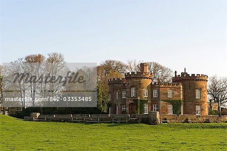 Weston de Shropshire, en Angleterre, dans le cadre de Redcastle. La citadelle - un pavillon de bed and breakfast de luxe avec une façade comme bastion.