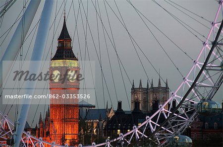 England, London, City of London. Big Ben, comme on le voit à travers le œil de Londres.