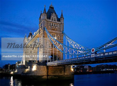 England, London. Tower Bridge.
