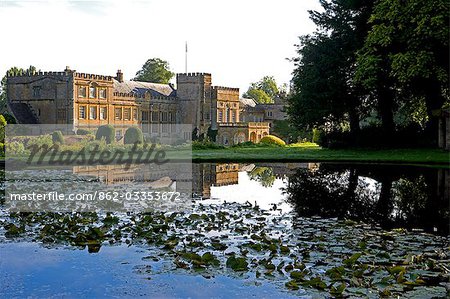 Angleterre, Dorset, Thorncombe. Forde Abbey fait partie de la frontière entre le Dorset et Somerset. Son élégant ancien monastère cistercien et ses 12 hectares de jardins gagnante de prix situées dans une région de beauté naturelle exceptionnelle en font un des lieux touristiques de l'ouest du Dorset.