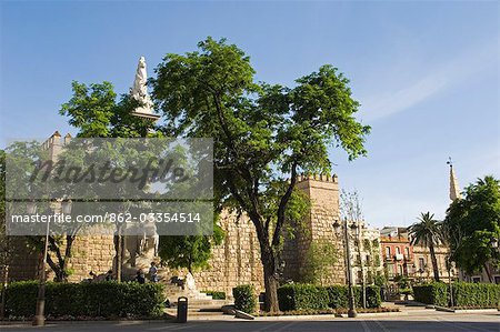 Plaza del Triunfo, avec le décor du Palais Real Alcazar, Séville, Espagne