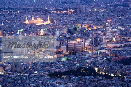 Vue sur Damas central au crépuscule, Syrie