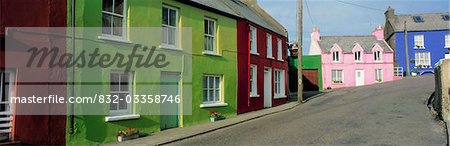 Häuser in einem Dorf, Eyeries, County Cork, Irland