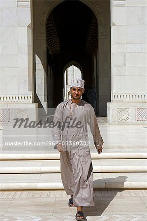 Oman, Muscat, Ghala, mosquée (mosquée) Al Ghubrah. La mosquée, un magnifique exemple d'architecture islamique moderne, la nation a été construite par Sultan Qaboos pour marquer le 30e anniversaire de son règne et est ouverte, à certains moments, pour les non-musulmans.