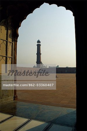 Completed in 1676 AD by the Mughal emperor Aurangzeb,Badshahi Mosque can accommodate 60,000 worshippers in its courtyard. Four minarets sour above the mosque's corners.