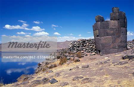 Chullpa (Inca burial chamber) with Lake Umayo behind. Chullpa (Inca burial chamber) with Lake Umayo behind.