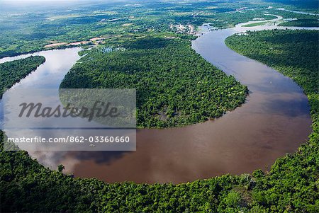 Peru, Amazonas, Amazonas. Biegungen im Nánay River, ein Nebenfluss des Amazonas.