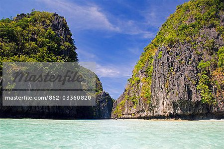 Aux Philippines, la Province de Palawan, El Nido, Bacuit Bay. Formations de roches calcaires Miniloc Island Big Lagoon-.