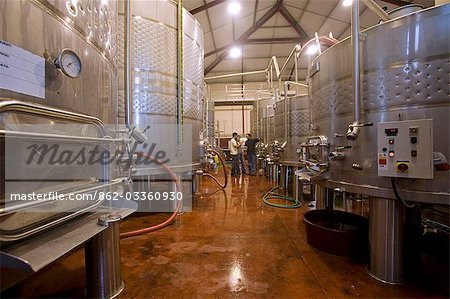 Portugal, vallée du Douro, Pinhao. Cuves modernes utilisés dans le processus sur une succession de prise dans la vallée du Douro, dans le nord du Portugal Porto.