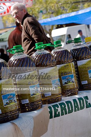 Portugal,Alentejo,Estremoz. Olive oil for sale in a Portuguese street market. It is common to find it for sale in five litre bottles.