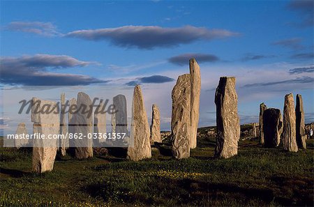 Coucher de soleil sur le rond-point central de Callanish. Cercle de pierres ancient qui remontent à l'époque néolithique, Callanish est la plus spectaculaire site préhistorique dans les Hébrides et est parfois dénommé le Stonehenge d'Écosse