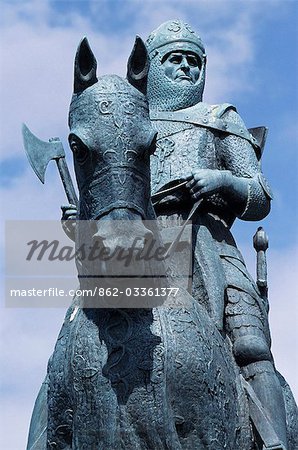Die Statue von Robert Bruce, am Denkmal Bruce bei Bannockburn. Dies erinnert an seinen 1314-Sieg über die Engländer.