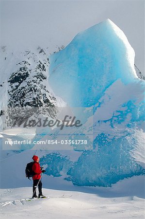 Cross country skieur lac Portage Glacier SC AK hiver et pittoresque