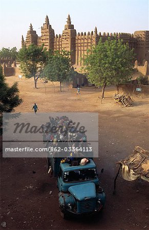 Passengers cram the top of a packed camion leaving the ancient trading city of Djenne after the Monday Market. The city comes alive with the famous market at the foot of the Grand Mosque
