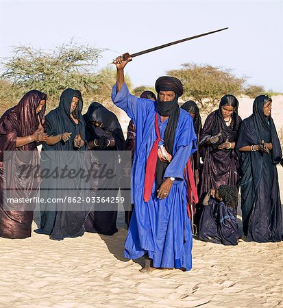 Mali,Timbuktu. A group of Tuareg men and women sing and dance near their desert home,north of Timbuktu.