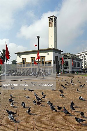 L'Ancienne préfecture (ancien poste de Police) sur Place Mohammed V de Casablanca. Construit en 1930 dans le style Mauresque, un mélange de traditionnel marocain et une architecture Art déco et surmonté d'un clocher moderniste.