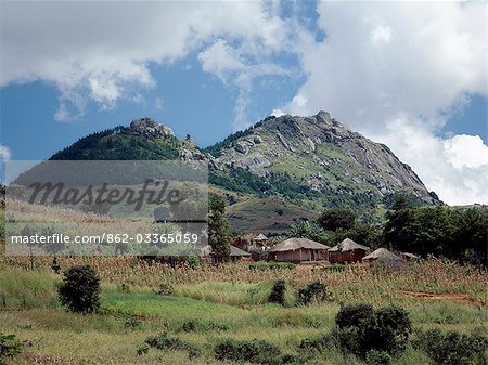 Une scène rurale entre Dedza et Golomoti. La majorité des habitants du Malawi vivent de la terre. .