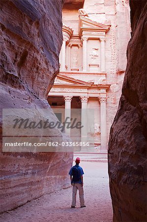 Le Trésor, le mieux conservé de tous les tombeaux de Petra, à partir de la Siq