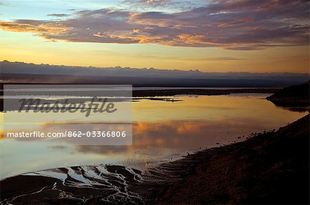 Kenia, Kajiado District, Magadi. Morgendämmerung über Magadisee, ein alkalischer See in Afrika des Großen Afrikanischen Grabenbruchs.