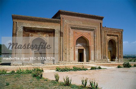 Die drei Mausoleen bei Uzgen, gebaut Kharakhanid Zeitraum (von links nach rechts) circa 1152,1013 und 1186 AD