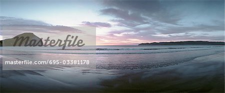 Neuseeland, Strand bei Sonnenuntergang, Panoramablick
