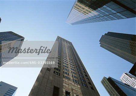 États-Unis, New York, gratte-ciels, vue d'angle faible