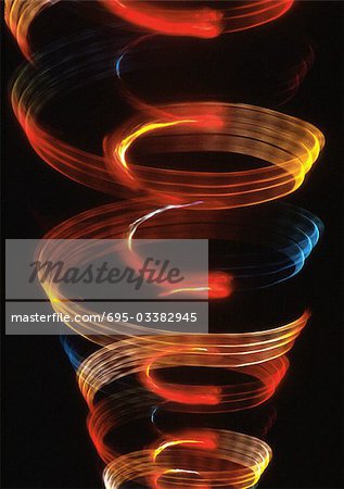 ""Spirale"" effet de lumière, un dans l'autre, oranges, rouges et bleus.