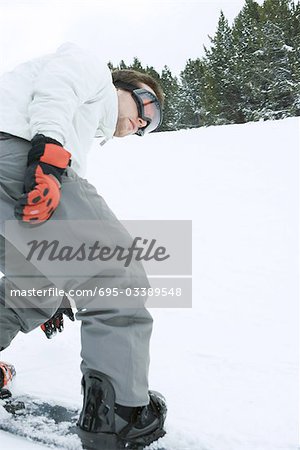 Snowboarder, vue d'angle faible