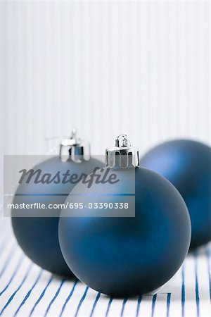Trois ornements d'arbre de Noël bleu Trois ornements d'arbre de Noël bleu