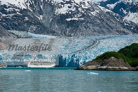 Royal Carribean cruise ship * Sérénade de la mer à Endicott Arm près de Dawes Glacier, Tracy Arm - gués terreur National Wilderness, sud-est de l'Alaska