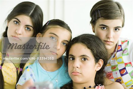 Quatre jeunes amies recherche glum, portrait
