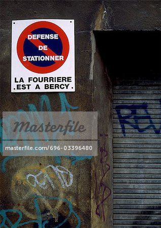 Kein Parkplatz Zeichen auf Französisch