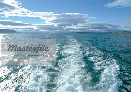 Chile, Patagonien, Magellanstraße, wake im Ozean, Wolken am Horizont