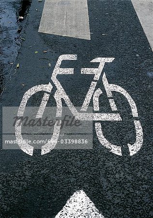 Symbole de vélo sur route