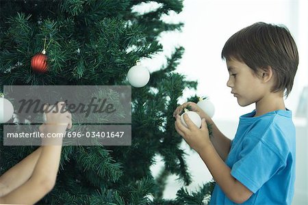 Décoration d'arbre de Noël des enfants