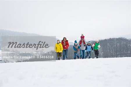 Familie, Wandern im Schnee