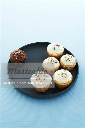 Schokolade Cupcake getrennt vom Vanille-Cupcakes