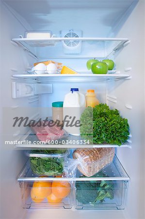 Kühlschrank mit gesunden Lebensmitteln