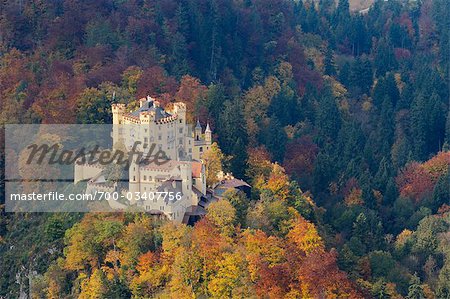 Château de Hohenschwangau en automne, Hohenschwangau, Schwangau, Ostallgau, Allgäu, Bavière, Allemagne