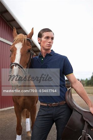 Jeune homme avec le cheval, Brush Prairie, Washington, USA