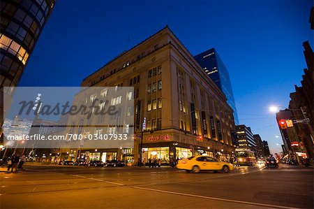 Coin de rue de la ville pendant la nuit, Toronto, Ontario, Canada