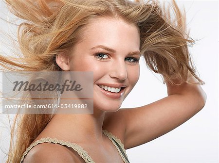 Portrait junge blonde Frau