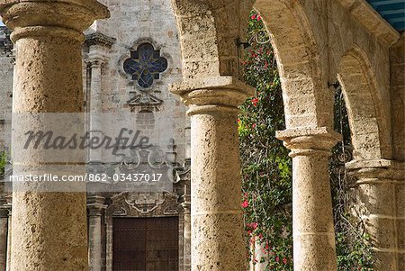 Cuba, la Havane. Plaza de la Catedral, la Havane Cuba, la Havane. Plaza de la Catedral, la Havane